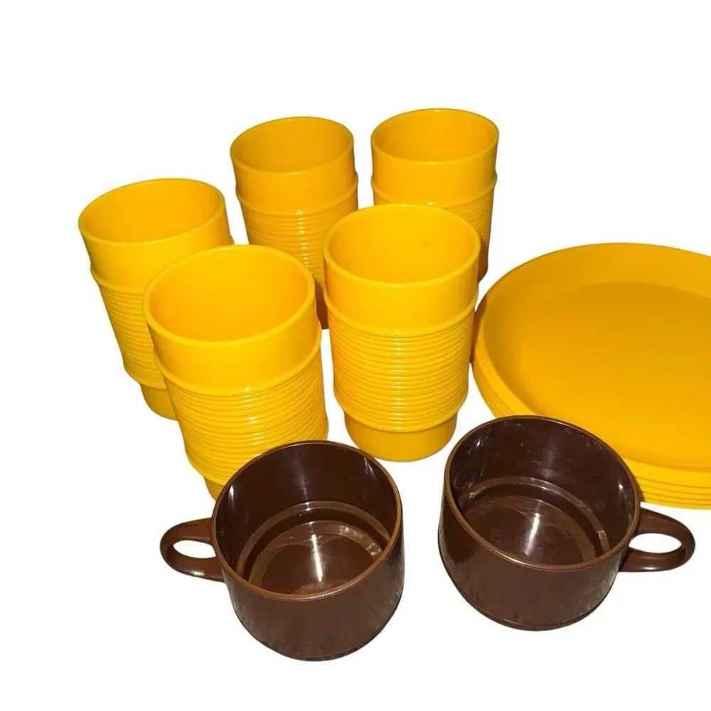 Large Lot Vtg Rubbermaid Yellow Melamine Plates & Cups Brown Bowls And Cups 14pc